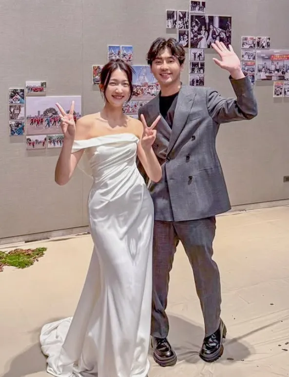 「壹加壹」請喜酒笑得開心。翻攝關關關兒IG