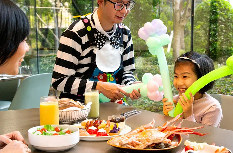 活動期間完成指定任務，12歲以下孩童即可免費享用吃到飽。台北萬豪提供