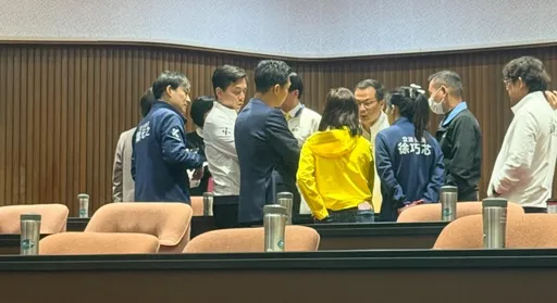 傅崐萁員工被搜　她曝立院詭異一幕：藍委在開「修容小組」會議嗎？