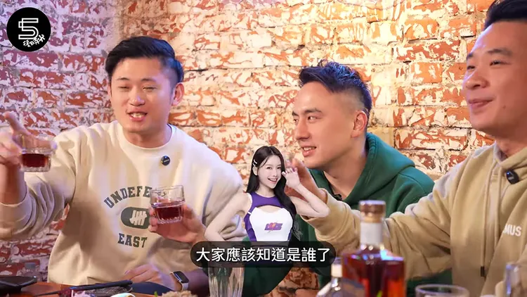 3人訪談竟要李雅英坐大腿，引發網友們怒火。翻攝自threads