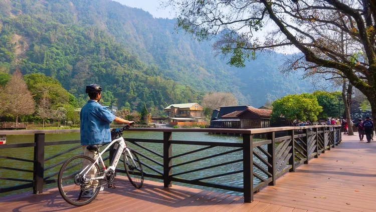 「福容徠旅水里」堪稱玉山腳下的藝術旅店，周邊最佳的旅遊方式，便是利用單車。業者提供