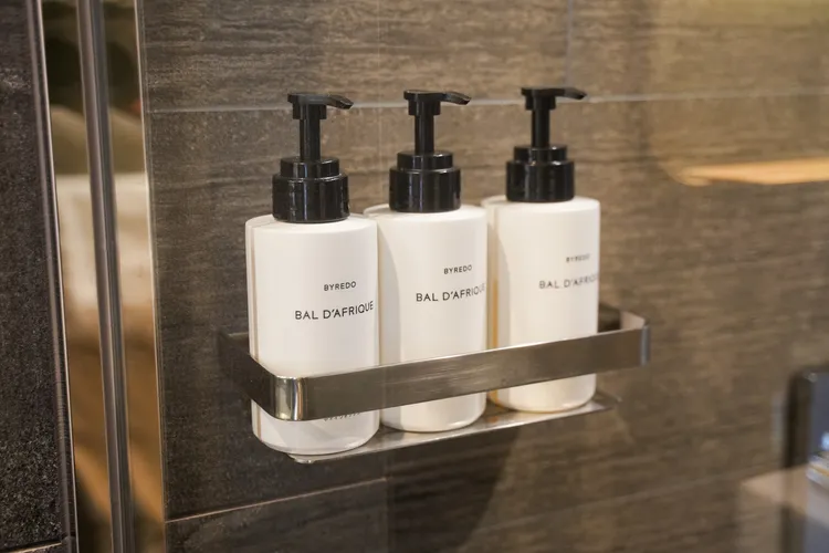 沐浴備品使用瑞典香氛品牌BYREDO的Bal d'Afrique熱帶爵士系列。田欣雲攝影