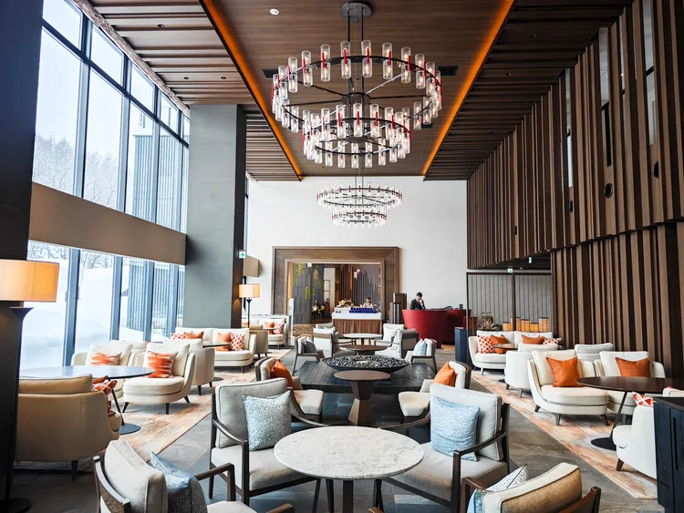 步入大堂空間，能聞到熟悉的洲際花香調香氛。田欣雲攝影