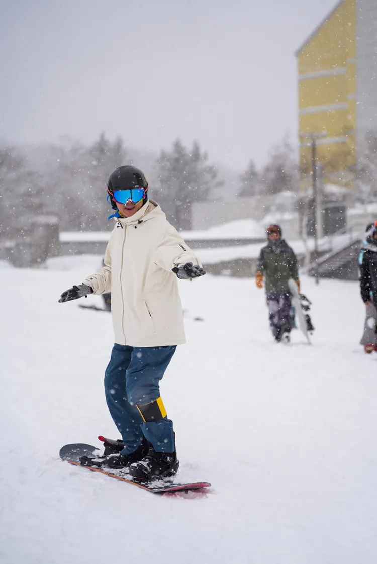 安比高原滑雪場擁有雪質優異的「阿斯匹靈雪」。田欣雲攝影