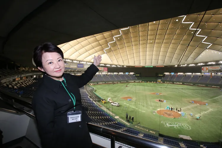 盧秀燕參訪東京巨蛋。市府提供