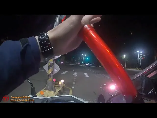 警员以感知器测出刘男有精精反应,刘男却趁机开车逃逸。民众提供