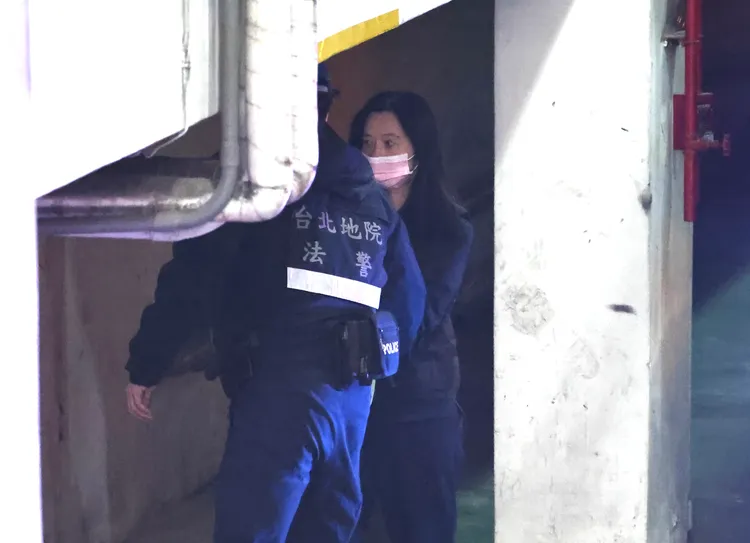 應曉薇今天早上與沈慶京搭同一班囚車到北院受審。張欽攝