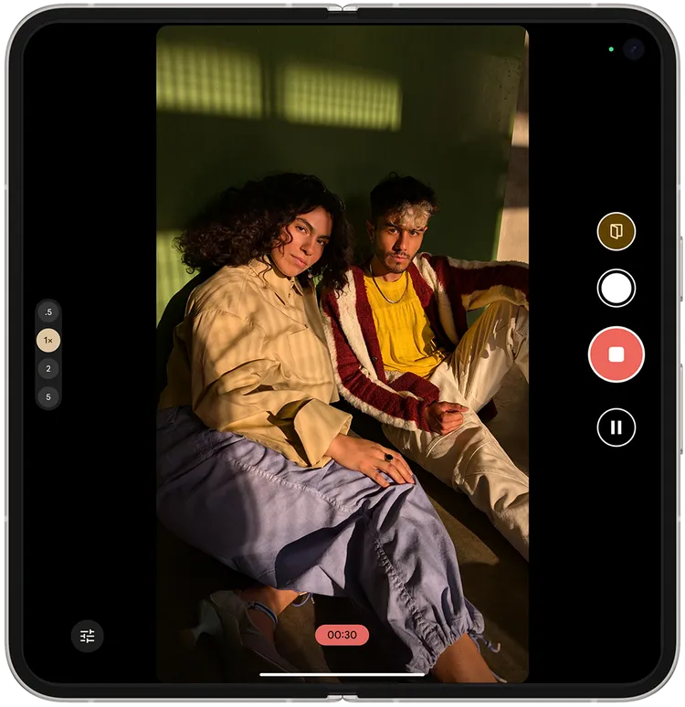 Pixel Fold相機中的雙螢幕預覽模式現在可以支援錄影，也可以使用「一起拍」進行預覽。Google提供