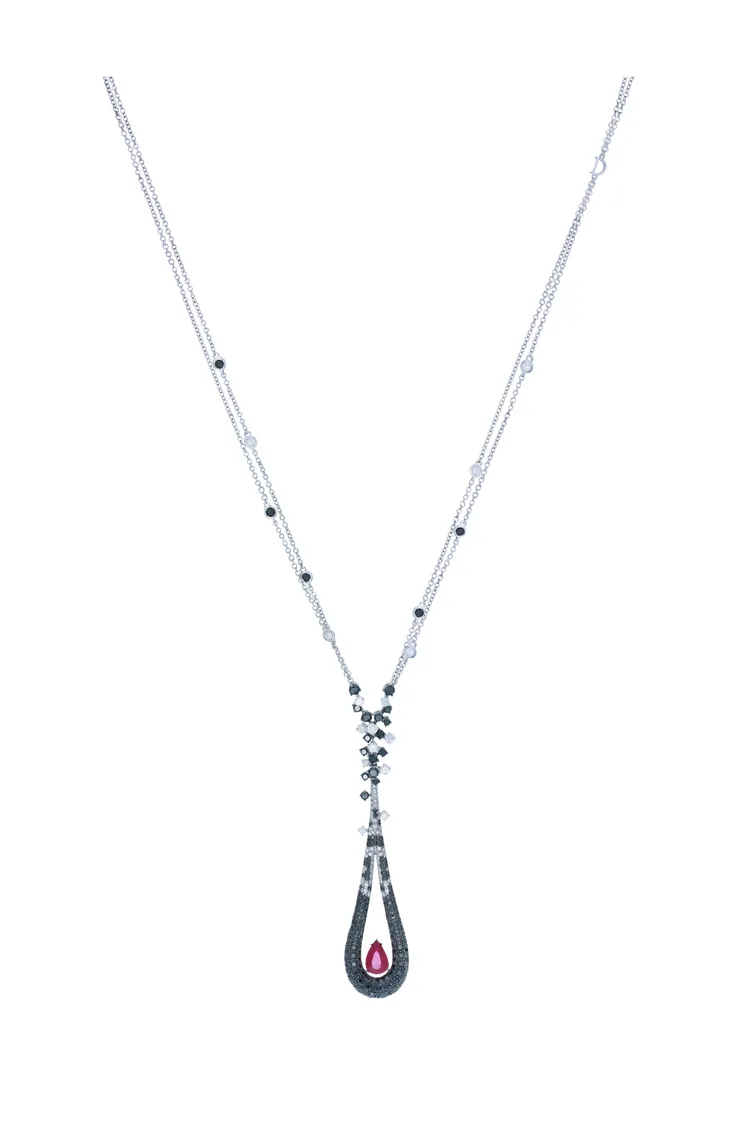 DAMIANI大師傑作Light Rain系列18K白金紅寶石與黑白鑽石項鍊，84萬9000元。品牌提供
