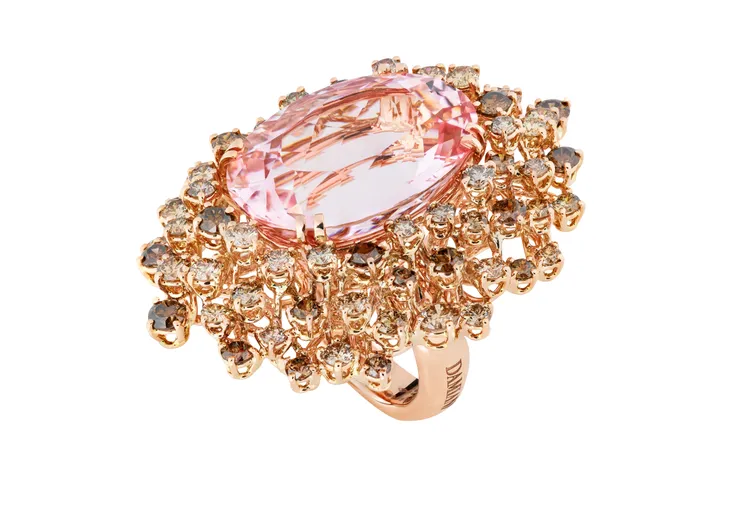 DAMIANI大師傑作Mimosa含羞草18K玫瑰金摩根石與鑽石戒指，216萬元。品牌提供