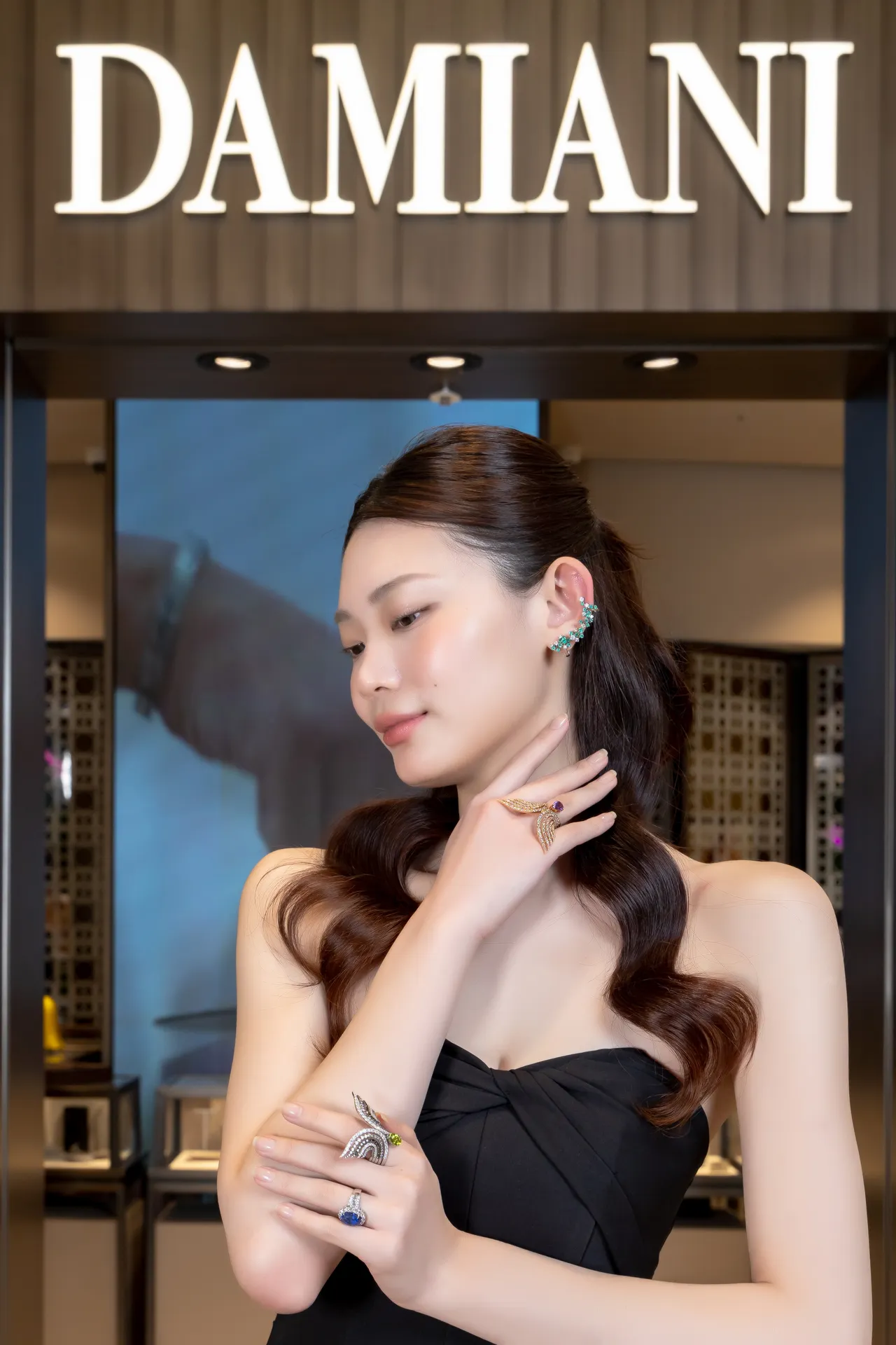 Model示範DAMIANI此次來台展品。品牌提供