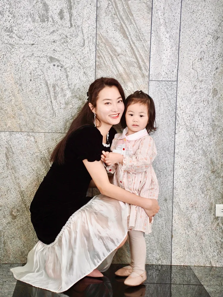 趙小僑和典典寶寶合照。筋斗云提供