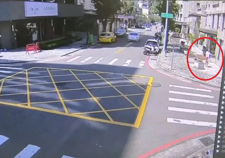 警方已鎖定特定對象，將通知到案說明，依公然猥褻罪偵辦。民眾提供