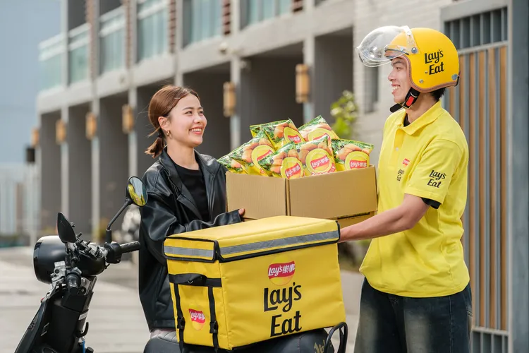 全新「24小時鮮採直送」系列，強調產地直送、當日鮮採製成洋芋片。樂事提供