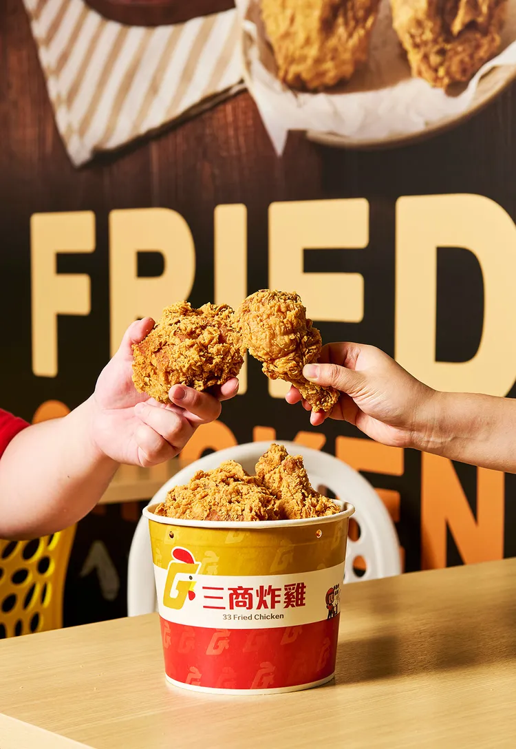 全新「青花椒綜合桶」內含3塊青花椒胸排與3塊義式炸雞。三商炸雞提供