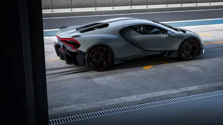 Équipe Pur Sang版Tourbillon採用專屬20吋與21吋輕量化輪圈，不僅能減少行駛時的亂流，更能提升車尾散熱效率達8%。原廠照片