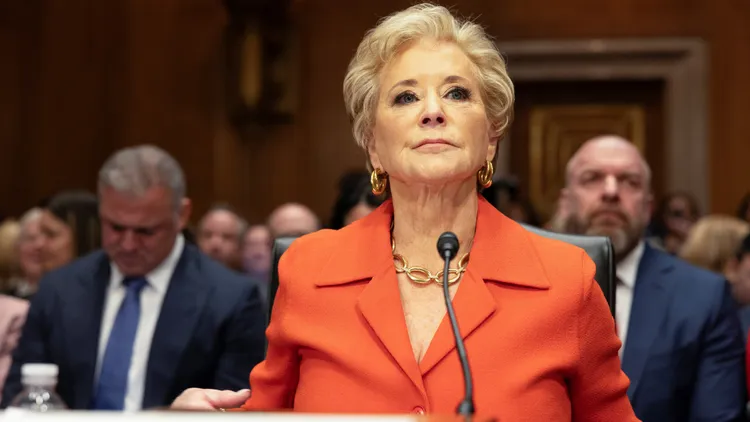 川普交給教育部長麥馬洪一個「工作」，那就是「讓自己失去工作」。美聯社