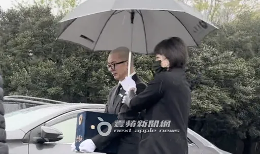 生前不愛曬太陽！大S葬禮大雨傾盆　鐵粉心酸「恰如妳的心意」