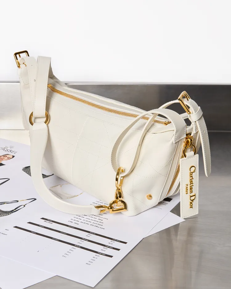 DIOR D-Journey包，小型13萬元。品牌提供
