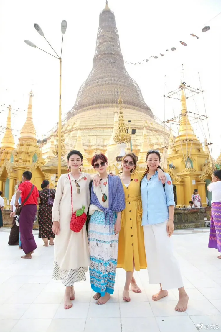 《我們是真正的朋友》大S與范曉萱、小S、阿雅拍攝真人實境秀。翻攝自大S微博