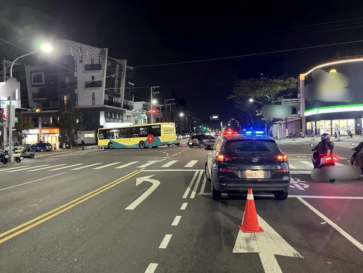 20歲毛姓騎士命危，母親在台南擔任護理師，連夜將他轉到服務醫院開刀救治。翻攝照片