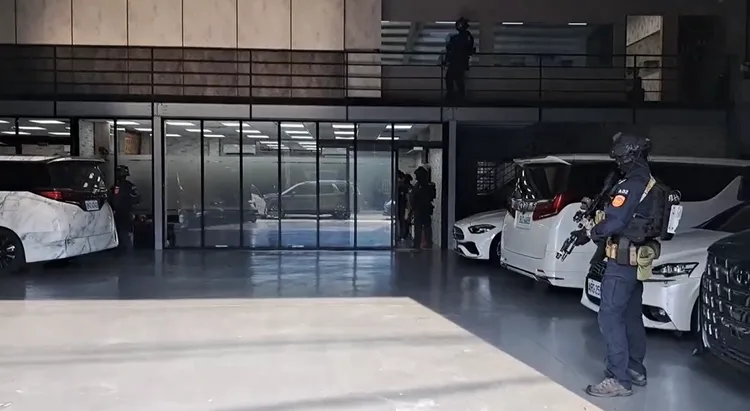 檢警發動搜索，查扣多部名車。新竹地檢署提供