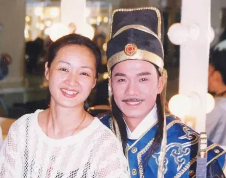 張振寰（右）過去與鮑正芳有過一段婚姻。翻攝網路