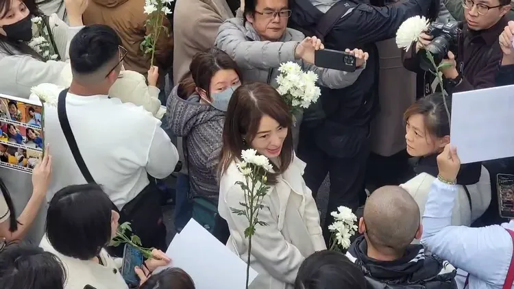 賈永婕號召民眾到北院寶慶院區「正義集結」，她也親自到場聲援。讀者提供