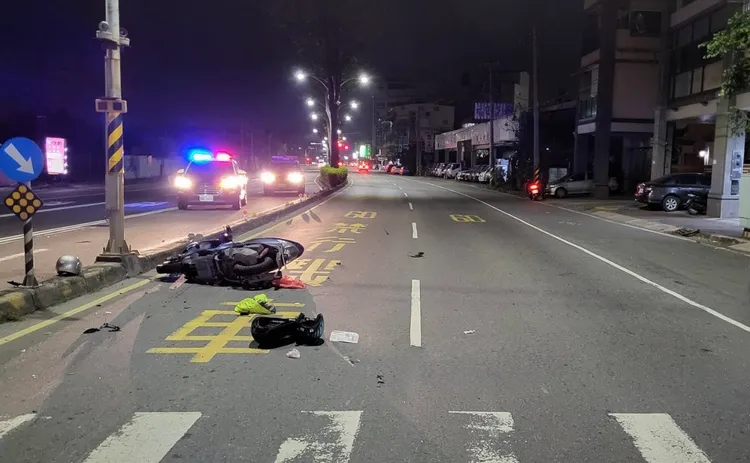 趙女騎車載母親出門，路口鬼切迴轉，造成後方戴男撞上，送醫不治身亡。翻攝照片