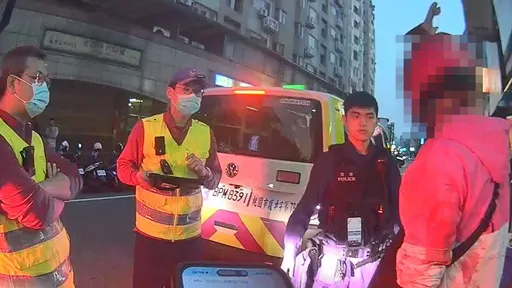 取餐起糾紛!外送員與店老闆亮斧頭、鐵棍互毆 桃警火速趕到逮2人法辦