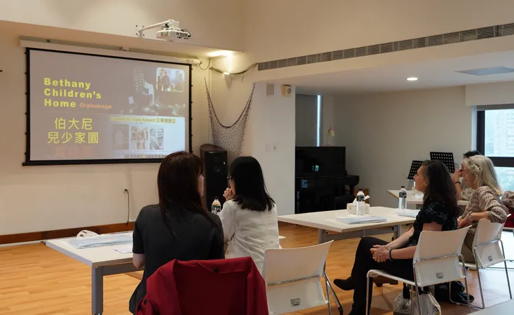 Rakefet Atzmon針對兒童遭受不當對待提問。北市社會局提供