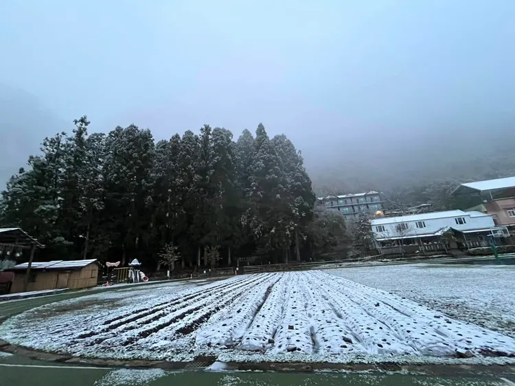 新竹縣尖石鄉下雪了。翻攝《新竹縣政府》臉書