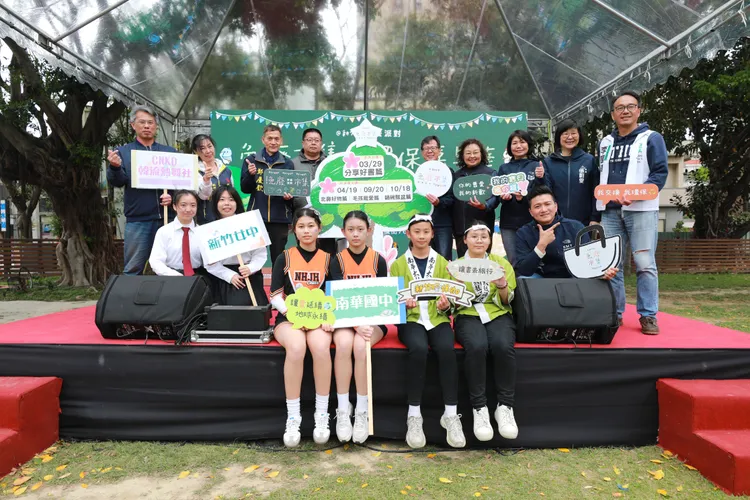 青年學子們躍參加免費市集活動。新竹市府提供