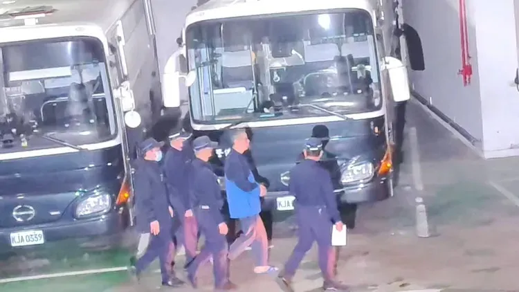 柯文哲昨天首度在法庭暢所欲言，痛批檢察官林俊言以不雅照威脅認罪，庭訊6小時後，深夜還押北所。張欽攝