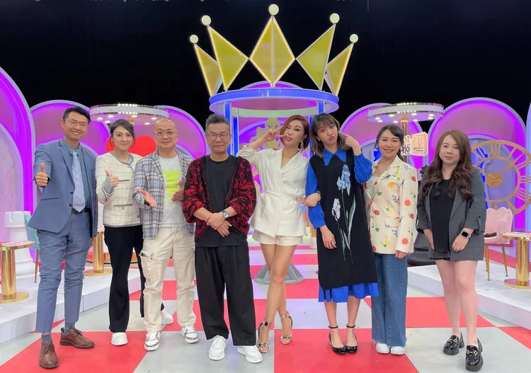 （左起）劉韋廷律師、朱芯儀、Paul、沈玉琳、利菁、大牙（周宜霈）、珮薰、EVA。東森超視提供