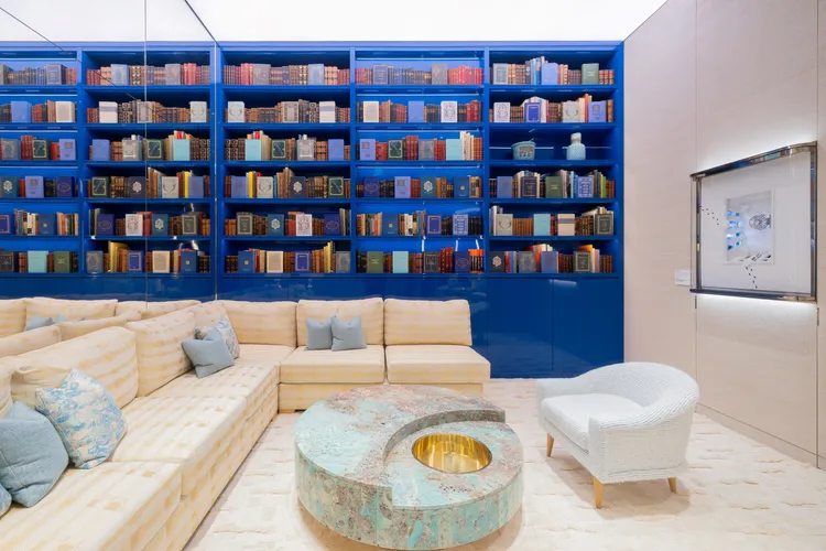 2樓另一間VIP沙龍則以圖書館概念設計。品牌提供