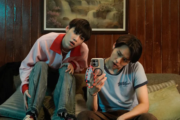 Billkin（右）飾演的警察線要幫PP Krit（左）查車禍兇手。金盞花大影業提供