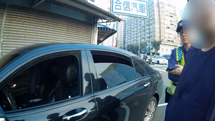 楊男主動表示前晚有喝酒，但他拒測。翻攝畫面