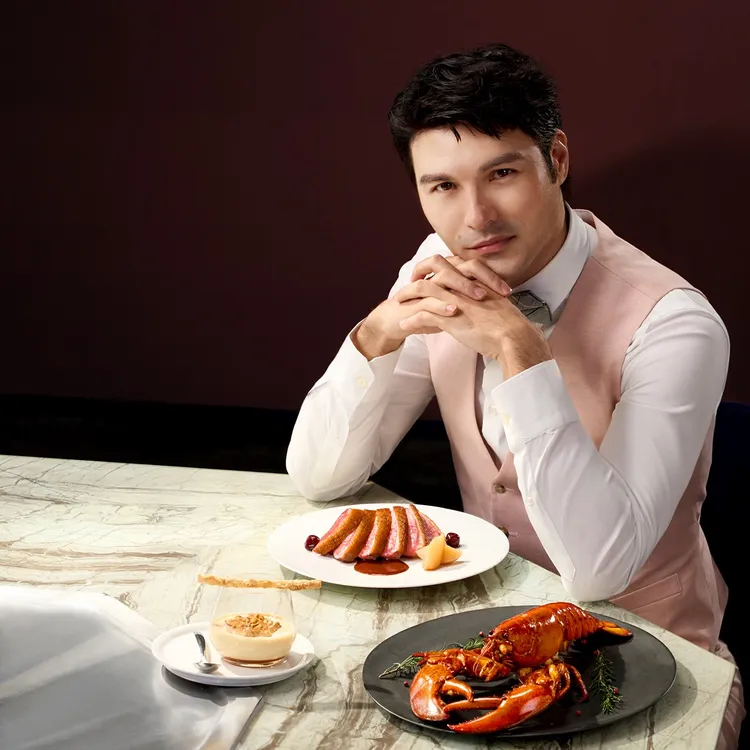 「夏慕尼」與男神鳳小岳一同打造專屬情人的精心時刻。業者提供