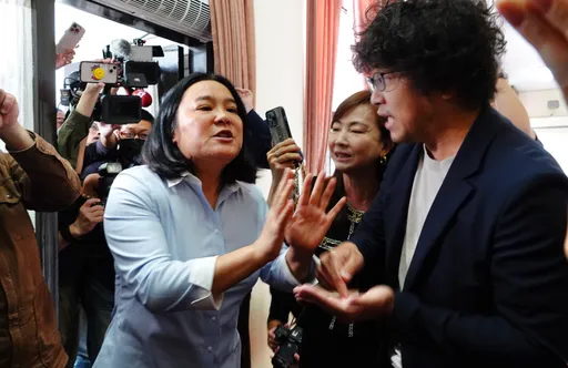 傅崐萁被批毀掉國防後閃離議場！陳玉珍想幫腔慘被沈伯洋嗆