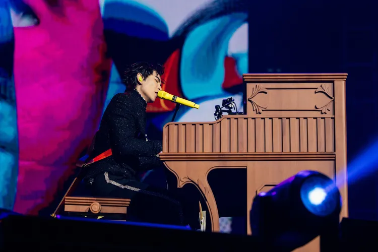 蕭敬騰自彈自唱，台下歌迷聽得如痴如醉。寬魚國際Ｘ華納音樂提供