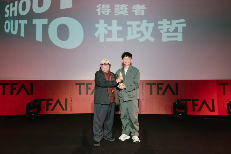 「傑出編劇工作者」由台灣資深編劇杜政哲（右）拿下。國家影視聽中心提供