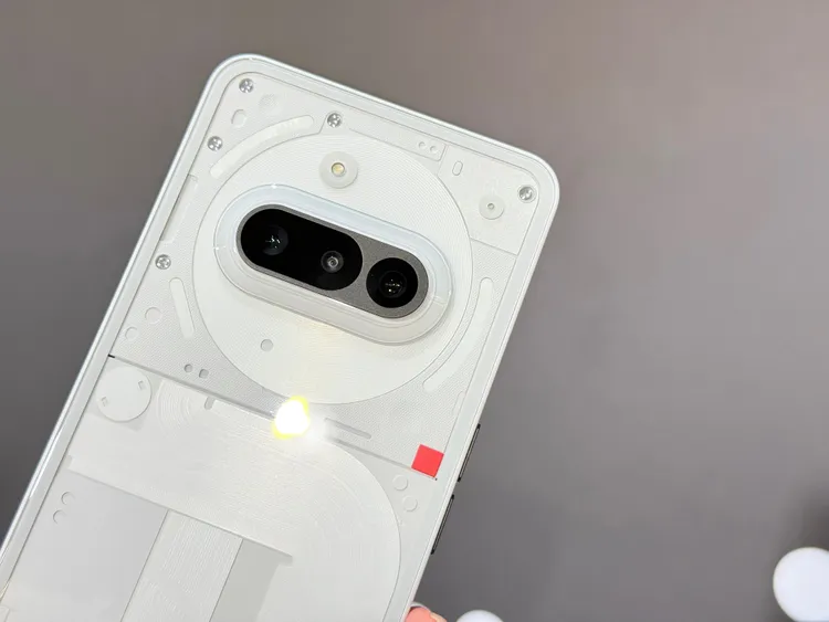 Nothing Phone (3a) 首次加入50MP長焦鏡頭。趙筱文攝