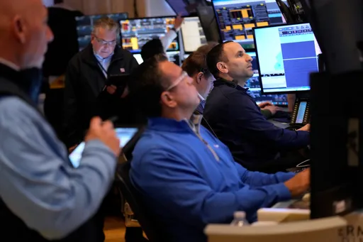 美股震盪「黑翻紅」終場收高!費半勁揚3%