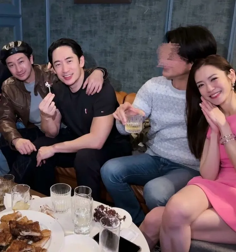 楊千霈（右一）生日派對，身邊就是Jeremy（右二）。翻攝楊千霈IG