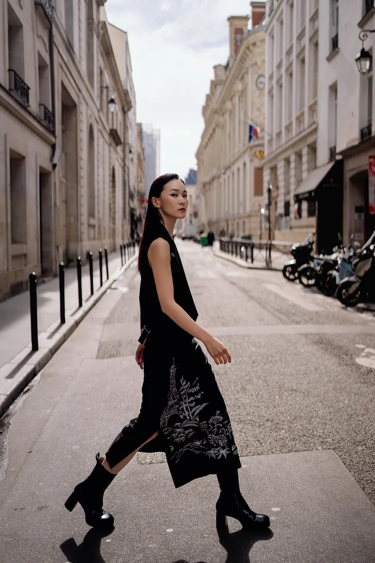  鍾瑶漫步巴黎。星星相藝提供