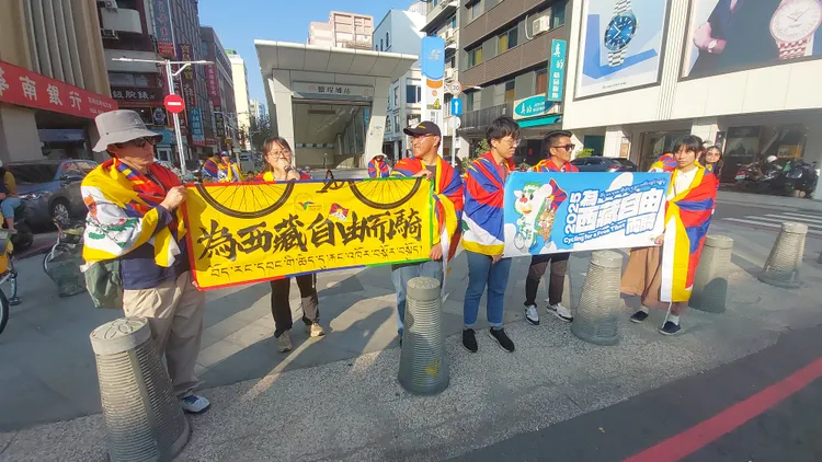 「為西藏自由而騎Cycling for a Free Tibet」1日騎到高雄。凃建豐攝