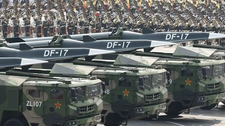 台灣面臨中共秘密政治戰與軍事威脅的總體戰。圖為中國東風17飛彈。資料照片