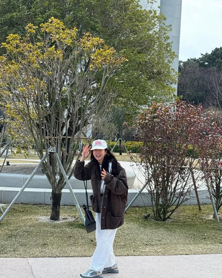 孫藝真露出幸福甜笑。翻攝IG