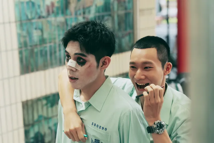 詹懷雲(左)與黃冠智(右)在片中經常一起胡搞瞎搞。紅杉娛樂提供